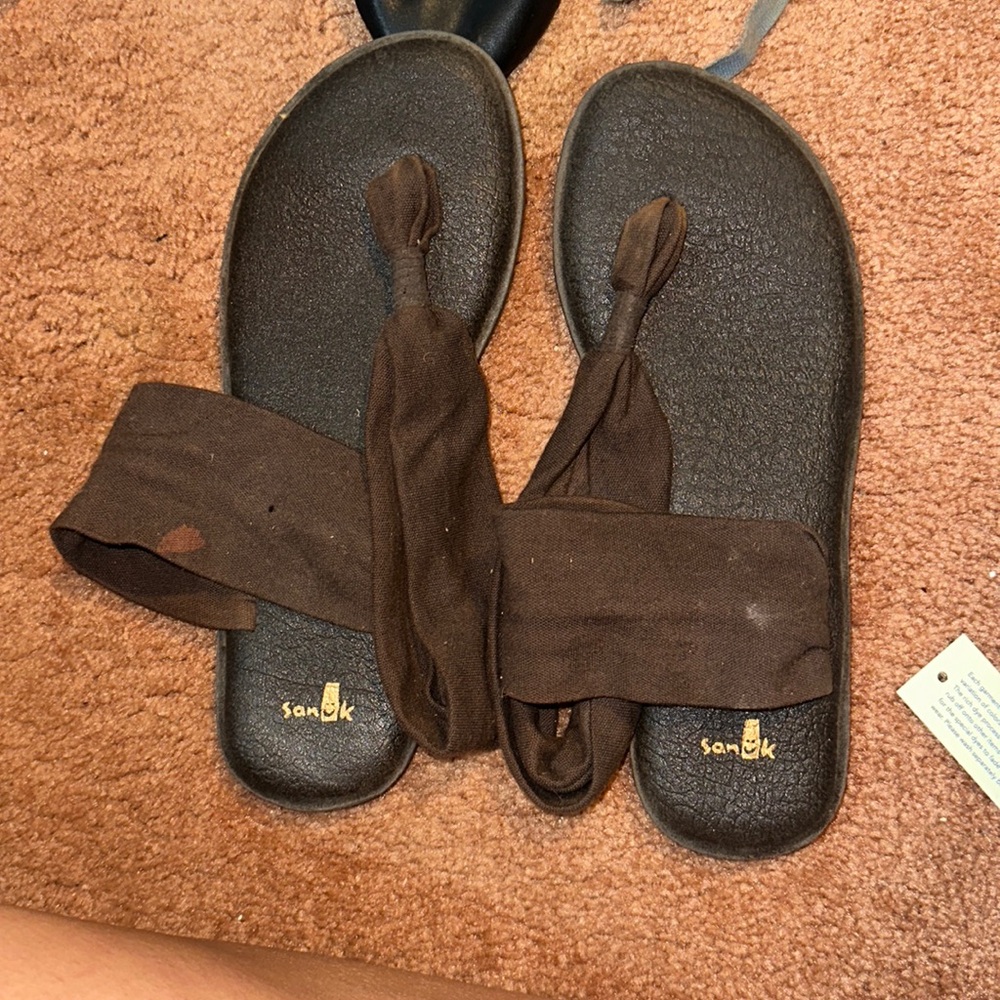 BROWN SANUK SANDALS